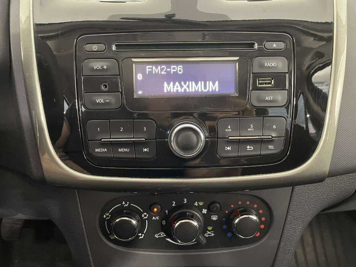 Б/У Рено Логан 2016 года. Фото: #11