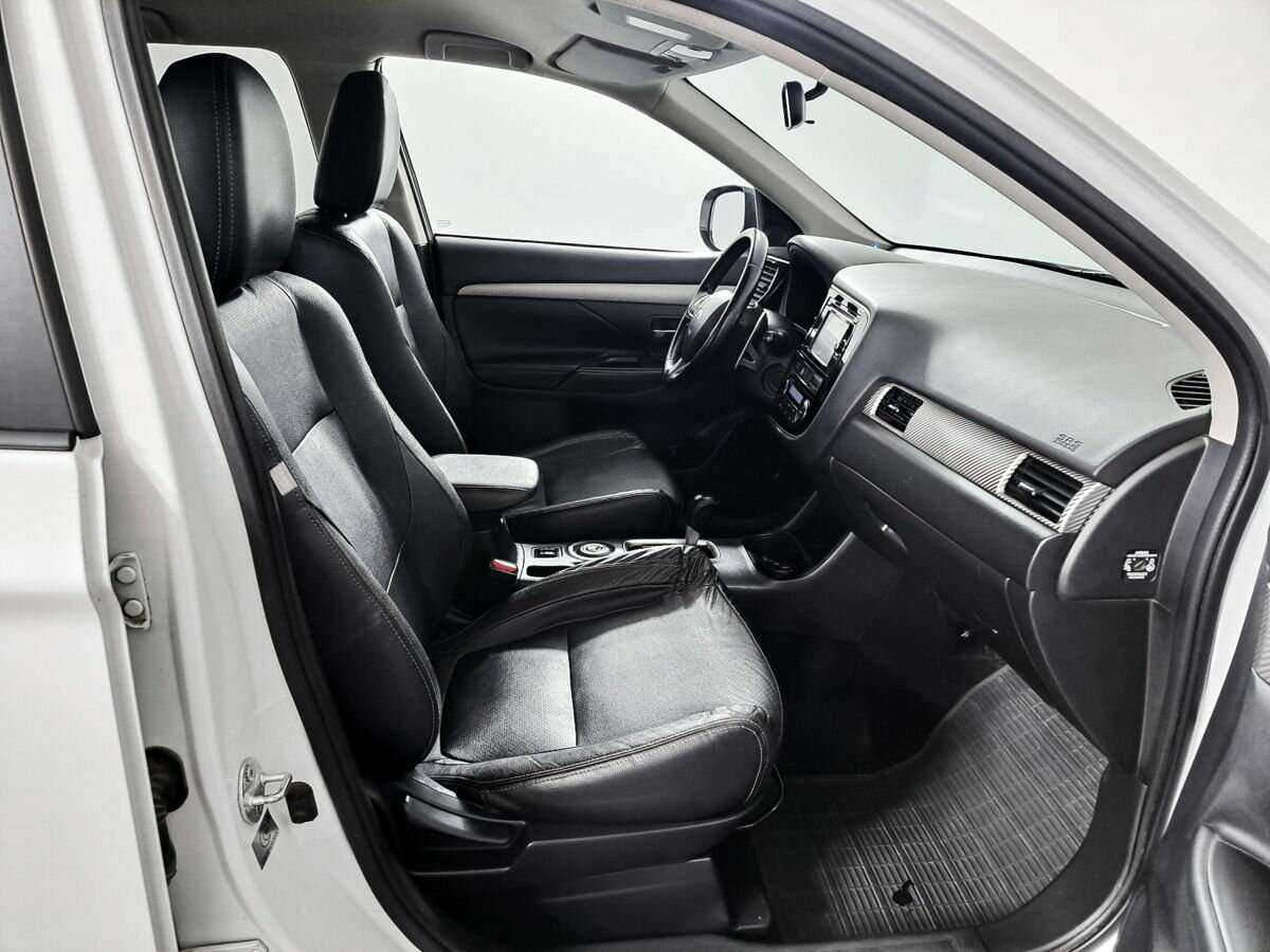 Б/У Митсубиши Оутлэндер 2014 года. Фото: #6