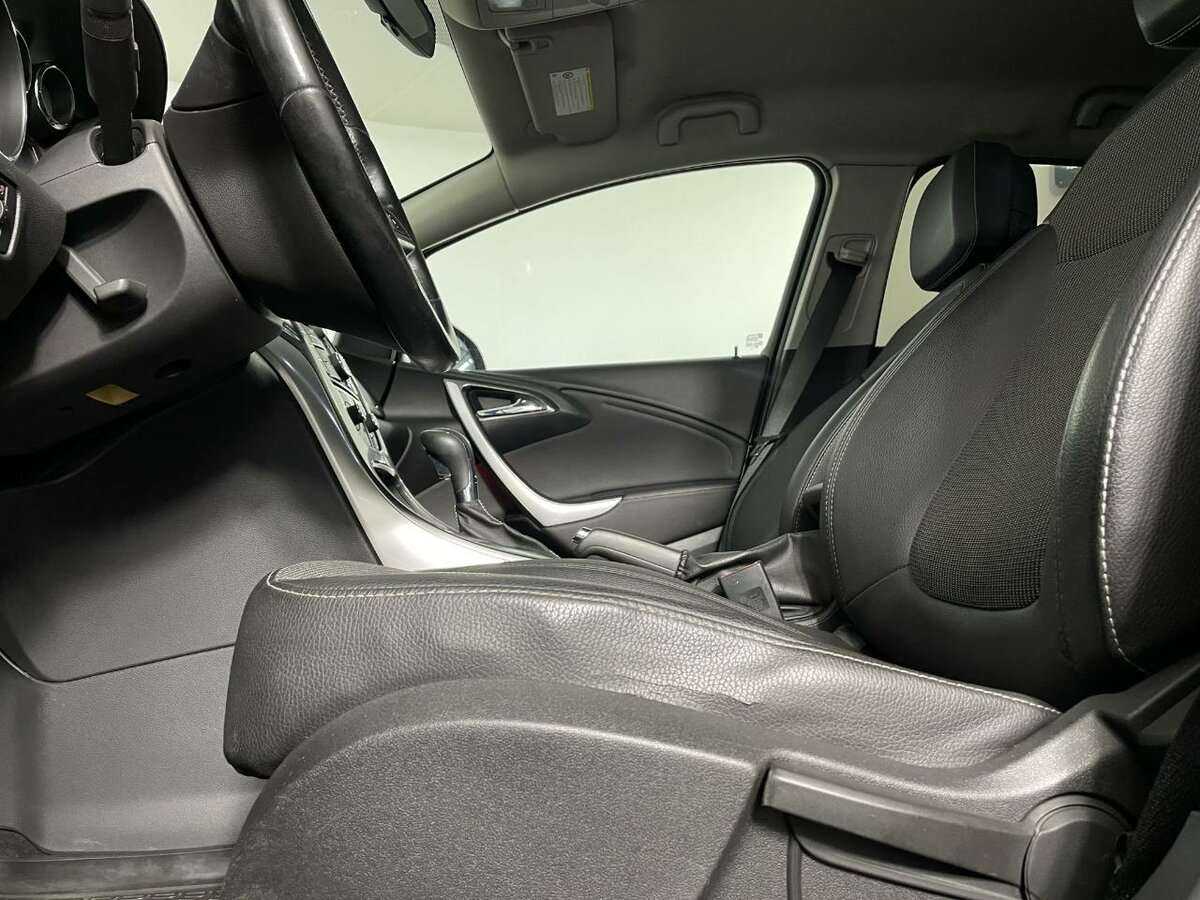 Б/У Опель Астра 2012 года. Фото: #9