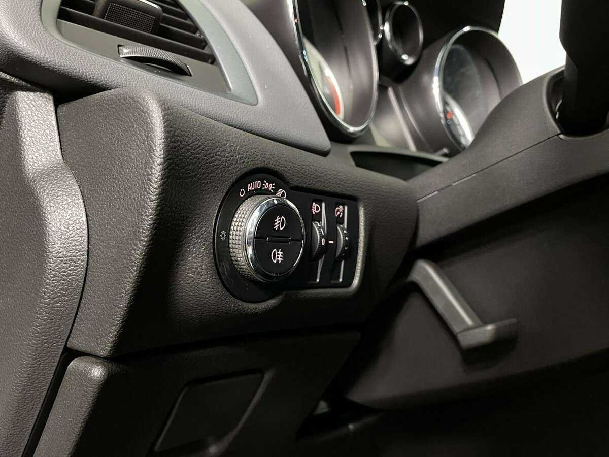 Б/У Опель Астра 2013 года. Фото: #8