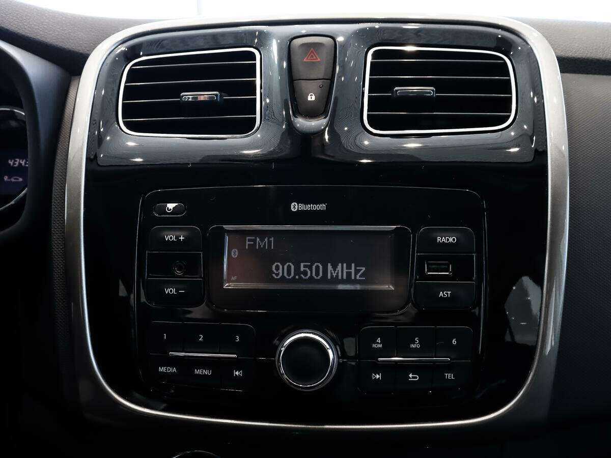 Б/У Рено Сандеро 2017 года. Фото: #12