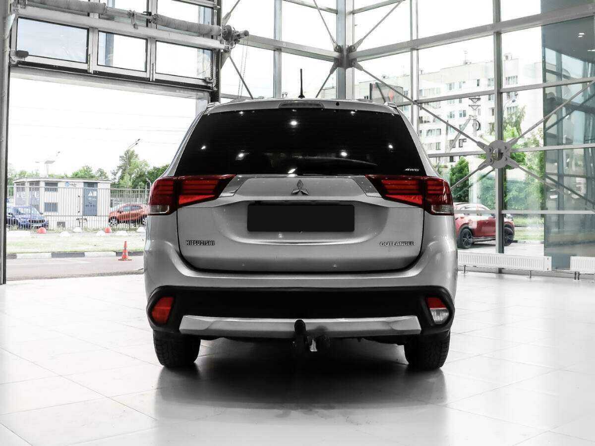 Б/У Митсубиши Оутлэндер 2016 года. Фото: #5