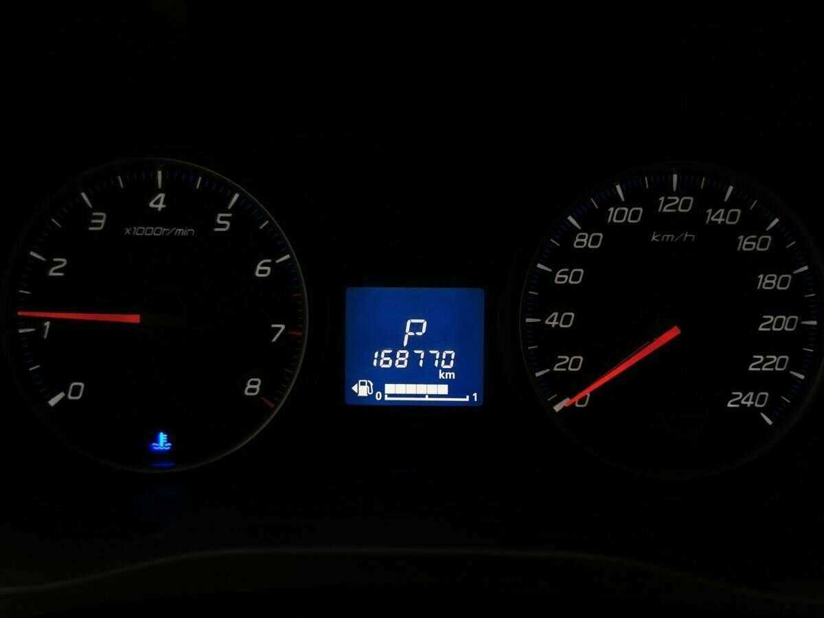 Б/У Митсубиши Оутлэндер 2014 года. Фото: #15