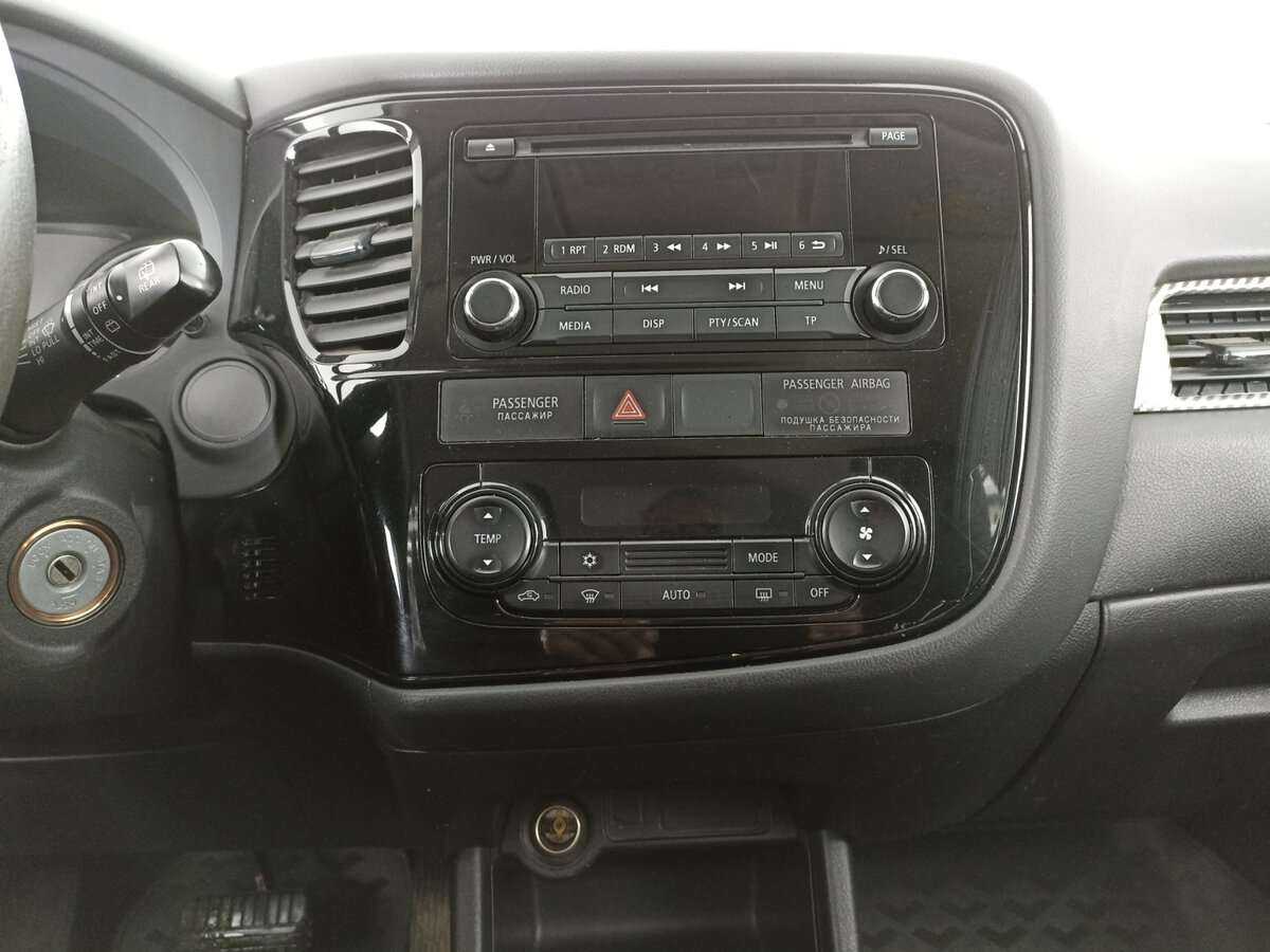 Б/У Митсубиши Оутлэндер 2014 года. Фото: #12