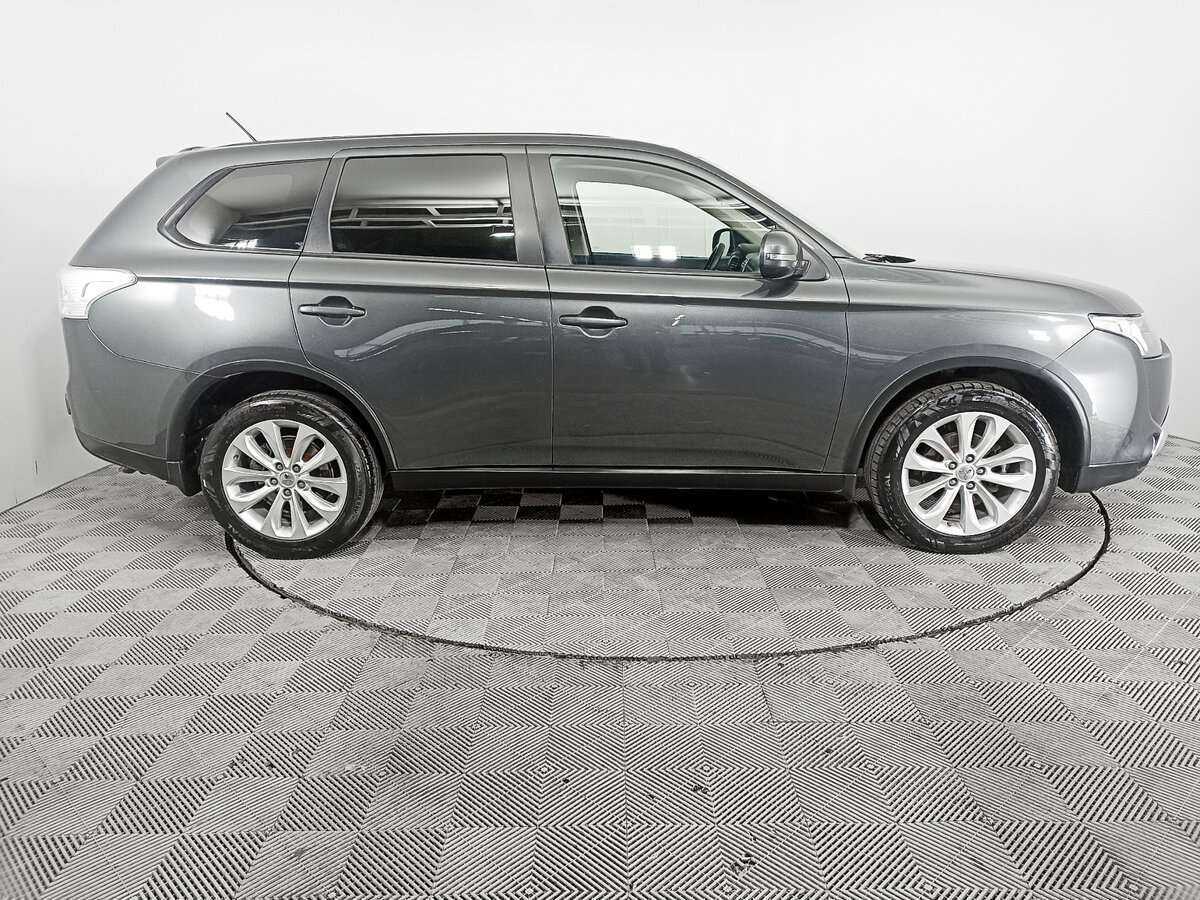 Б/У Митсубиши Оутлэндер 2014 года. Фото: #3