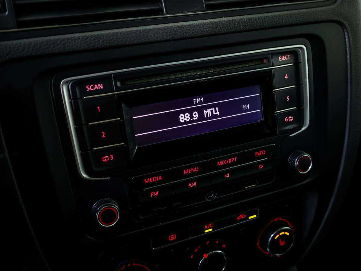 Б/У Фольксваген Джетта 2014 года. Фото: #11