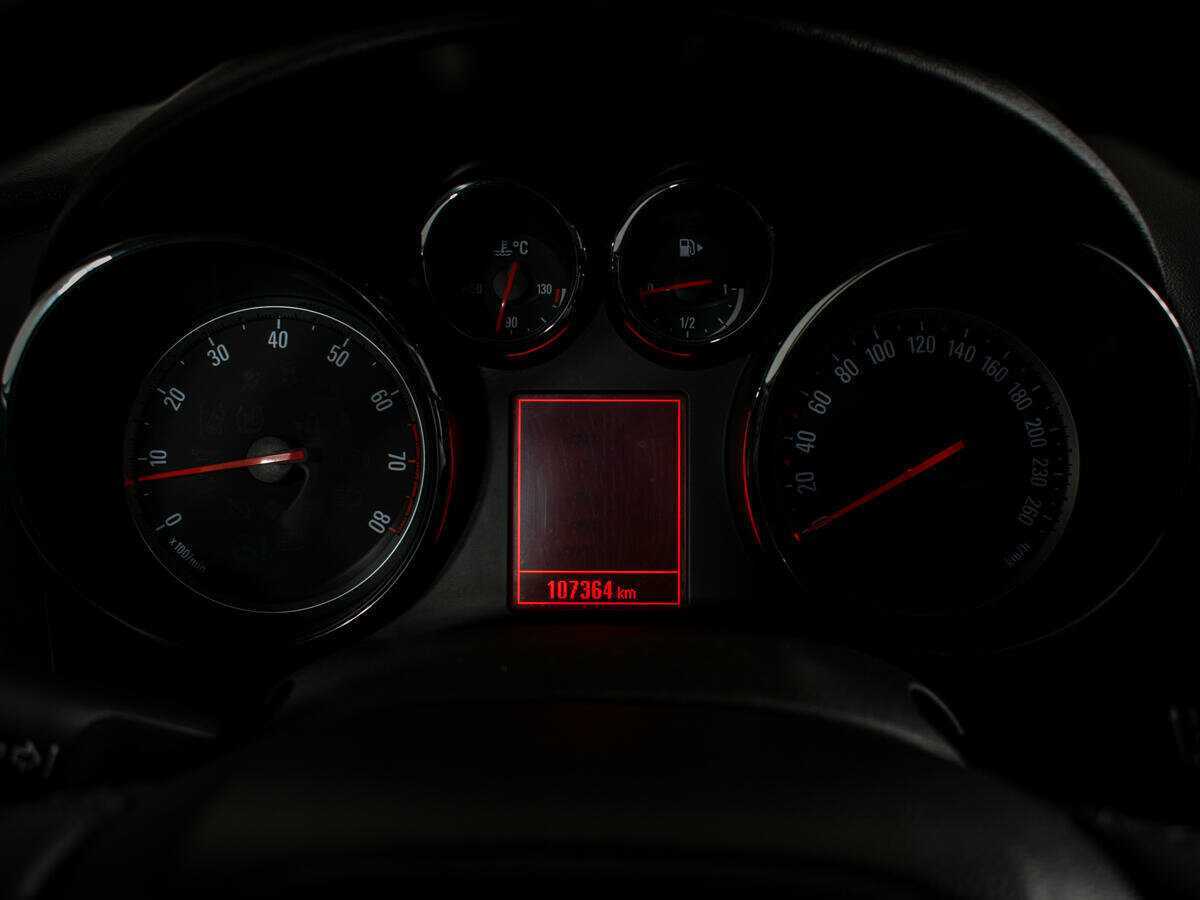 Б/У Опель Астра 2013 года. Фото: #10