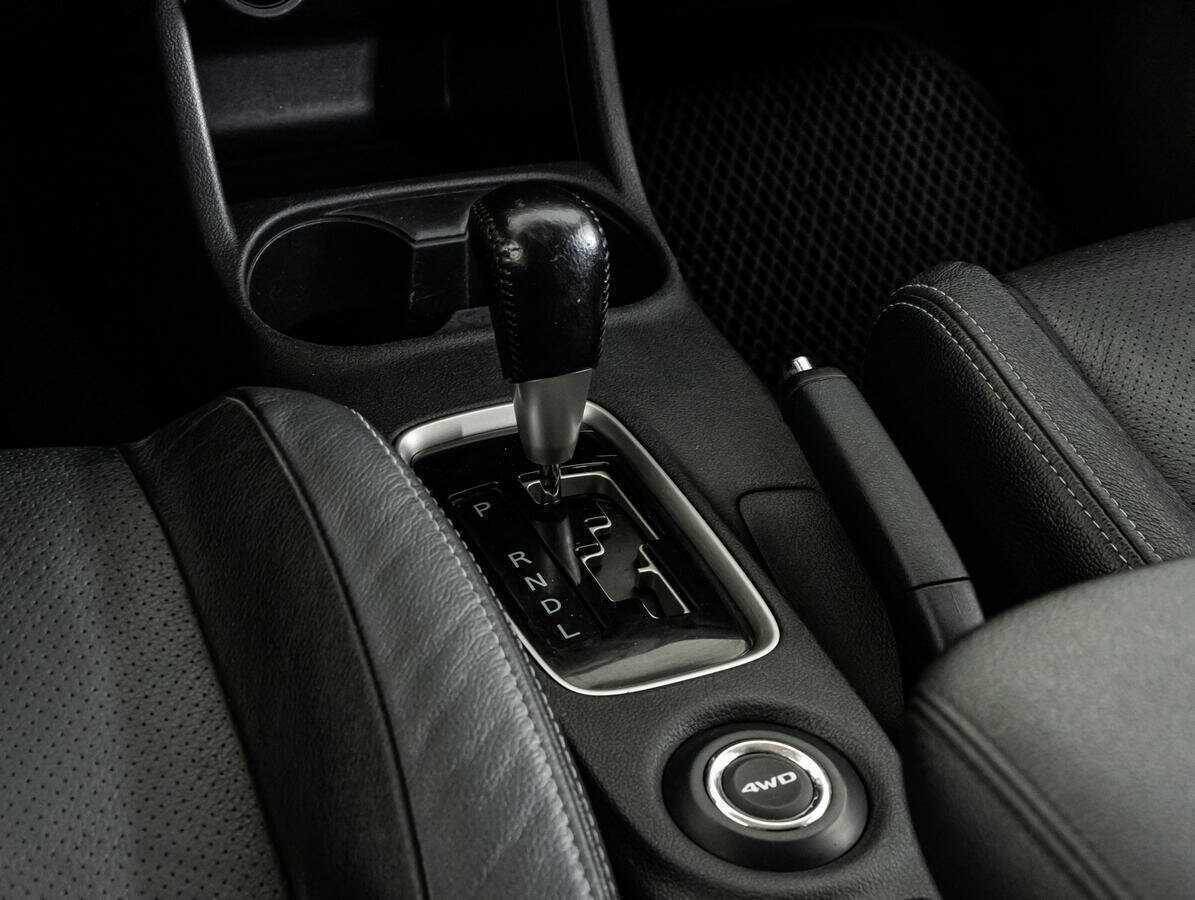 Б/У Митсубиши Оутлэндер 2014 года. Фото: #12