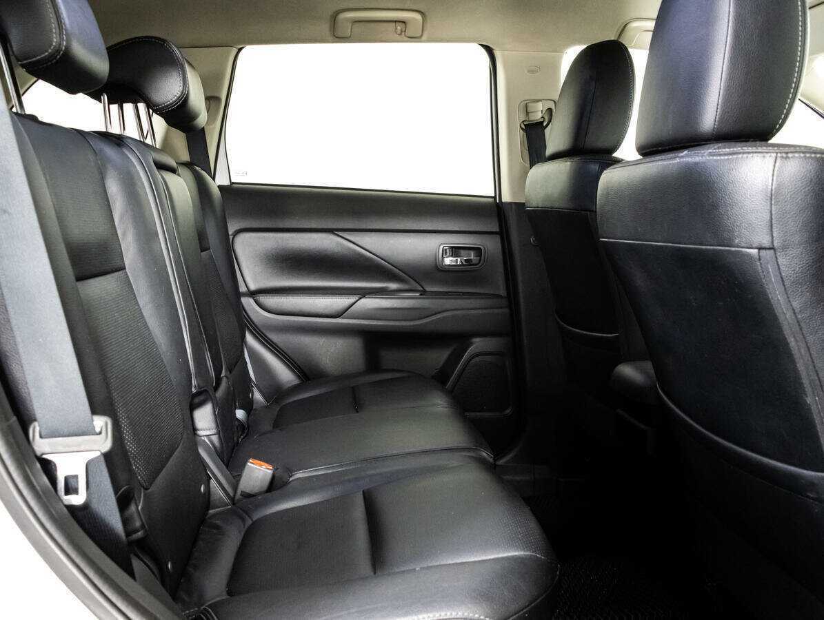 Б/У Митсубиши Оутлэндер 2014 года. Фото: #14