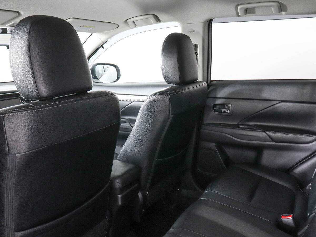 Б/У Митсубиши Оутлэндер 2013 года. Фото: #11