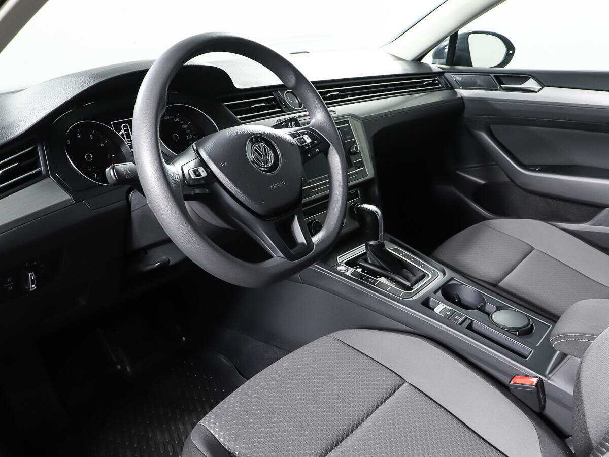 Б/У Фольксваген Пассат 2017 года. Фото: #13