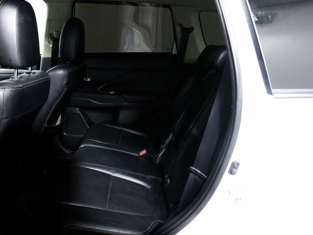 Б/У Митсубиши Оутлэндер 2013 года. Фото: #11