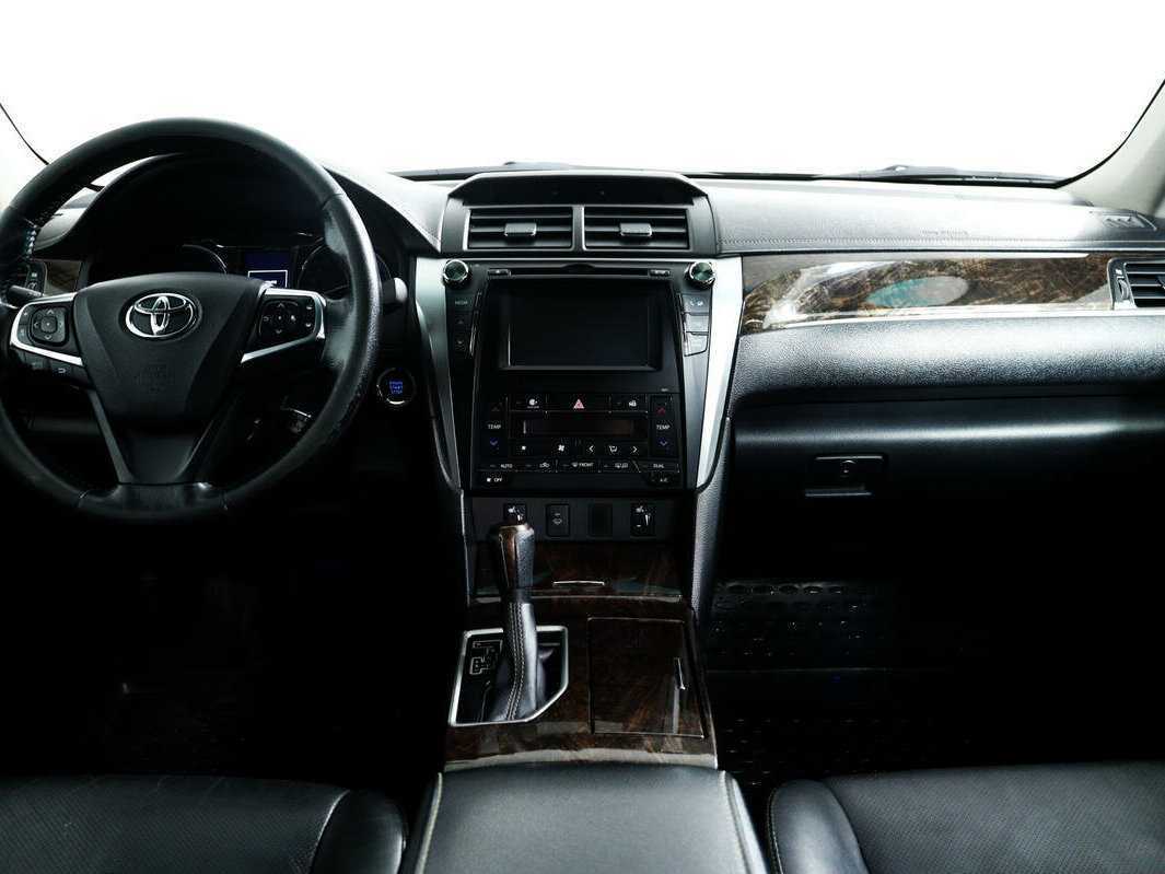Б/У Тойота Камри 2016 года. Фото: #10