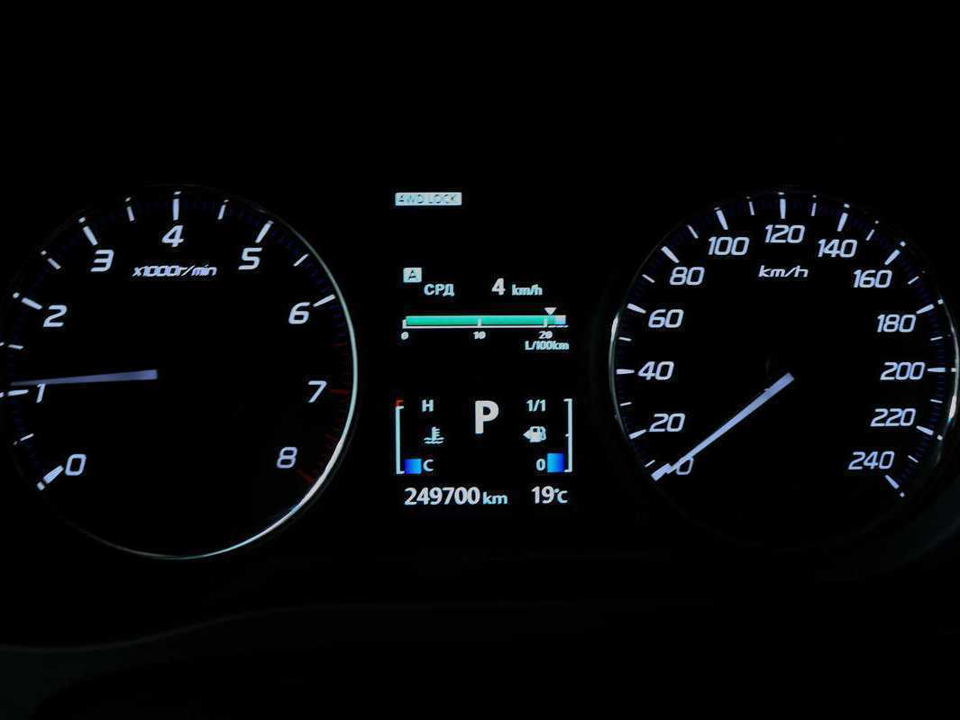 Б/У Митсубиши Оутлэндер 2013 года. Фото: #9