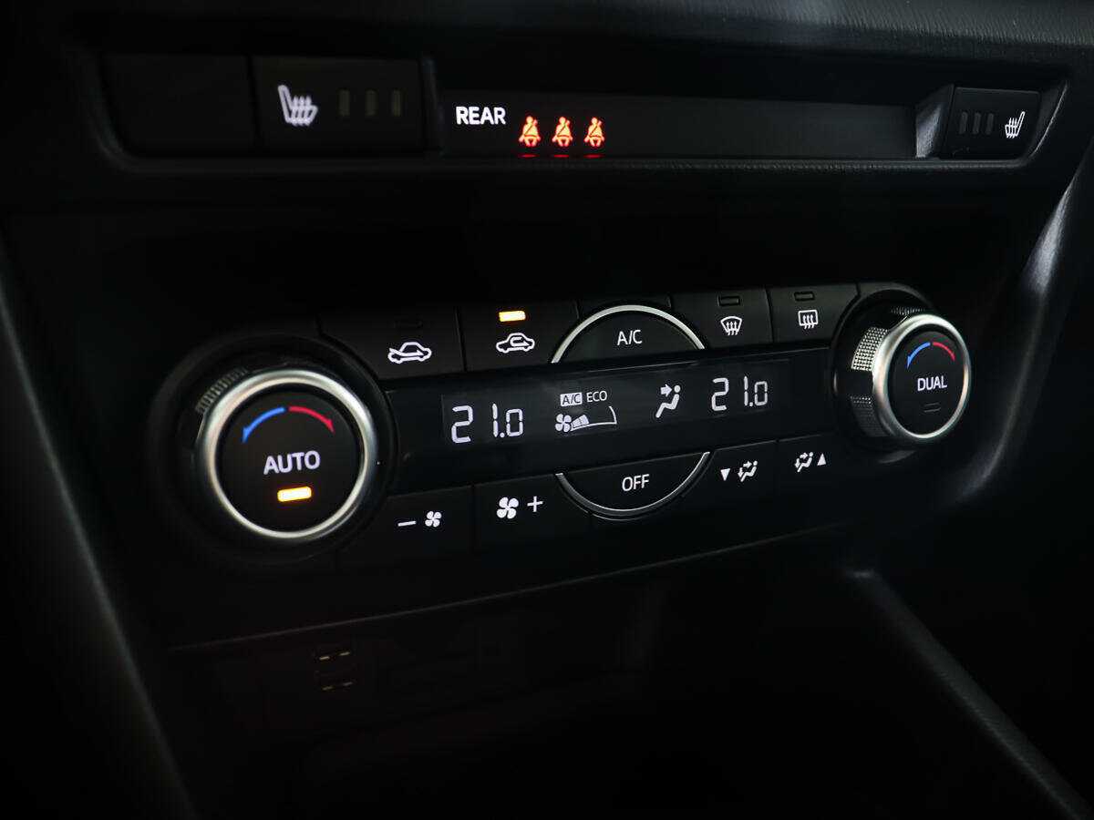 Б/У Мазда 3 2017 года. Фото: #16