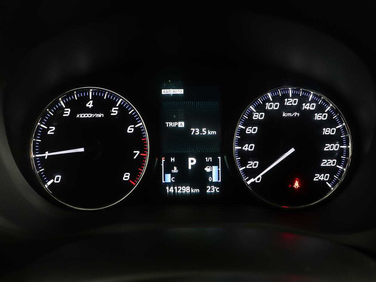 Б/У Митсубиши Оутлэндер 2015 года. Фото: #13