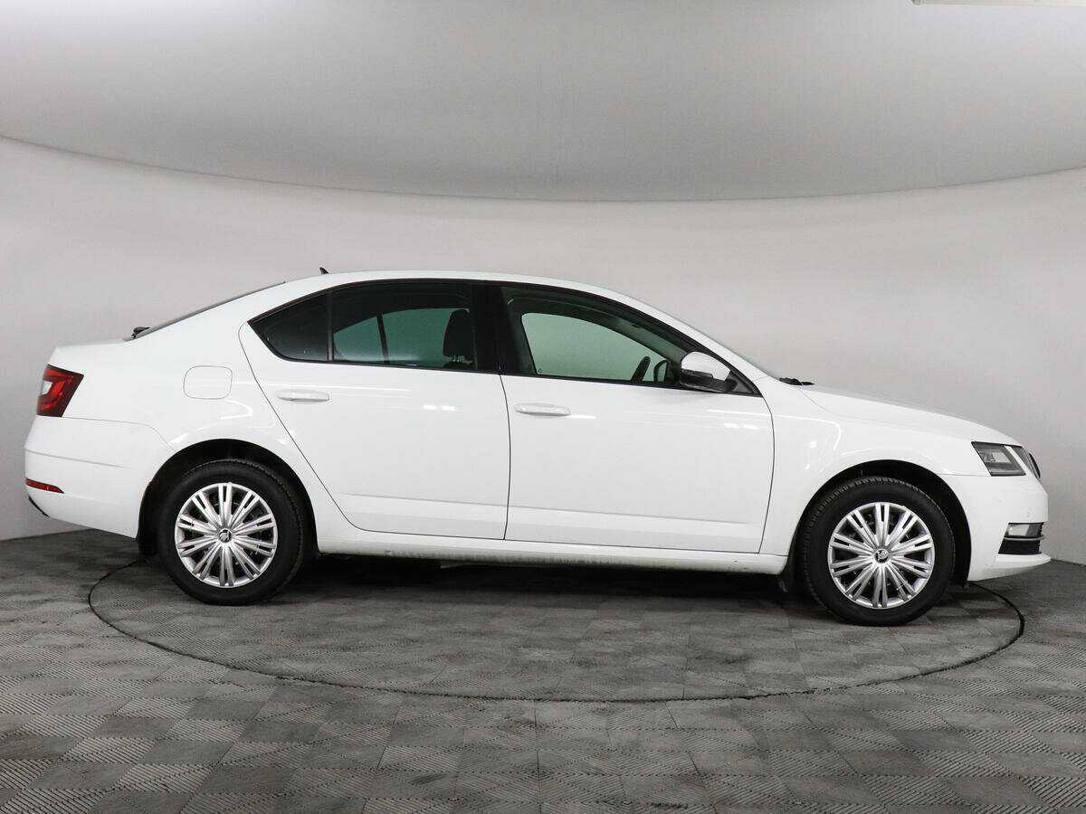 Б/У Шкода Октавия 2018 года. Фото: #3