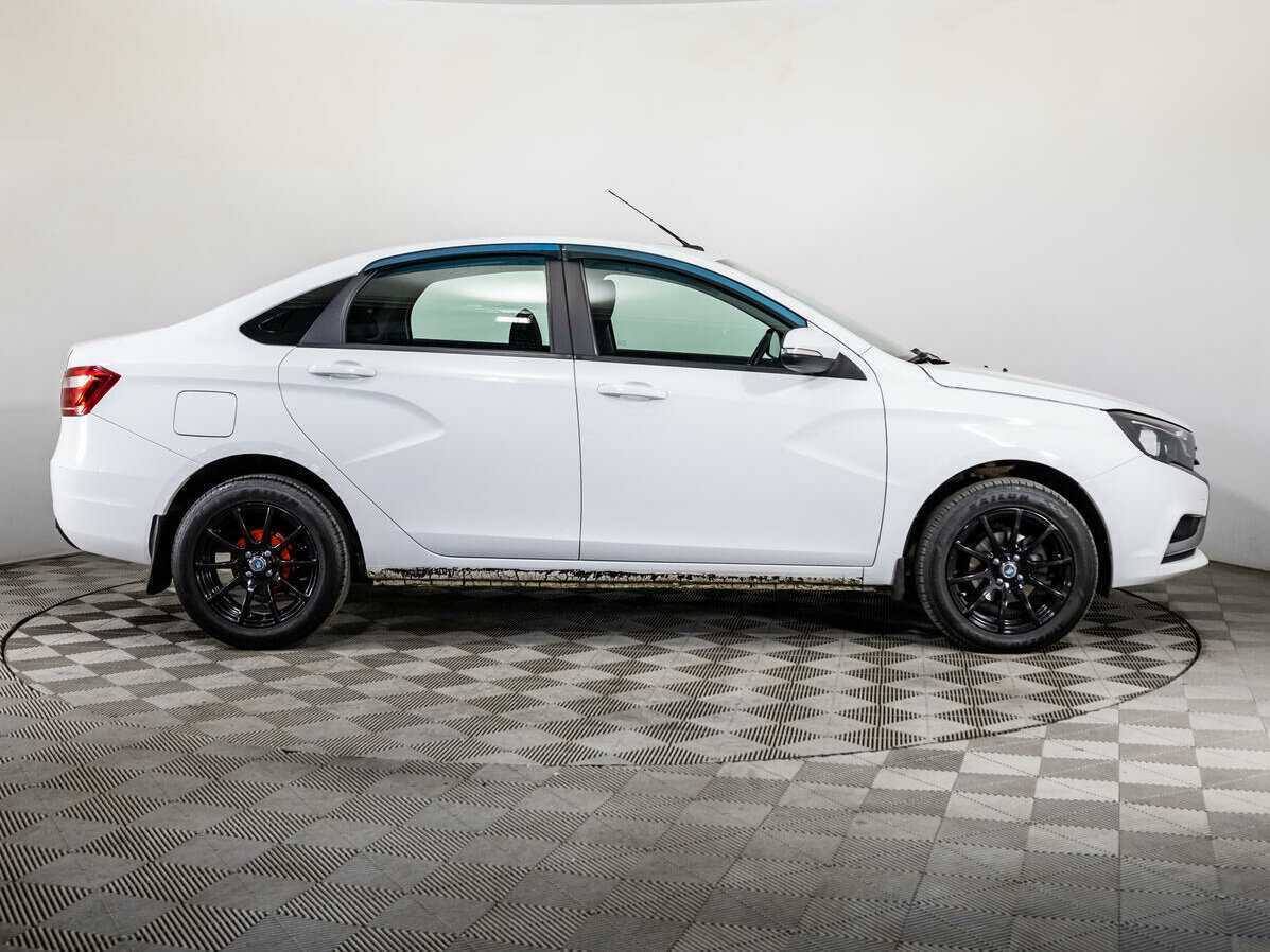 Б/У Лада (ВАЗ) Веста 2017 года. Фото: #3