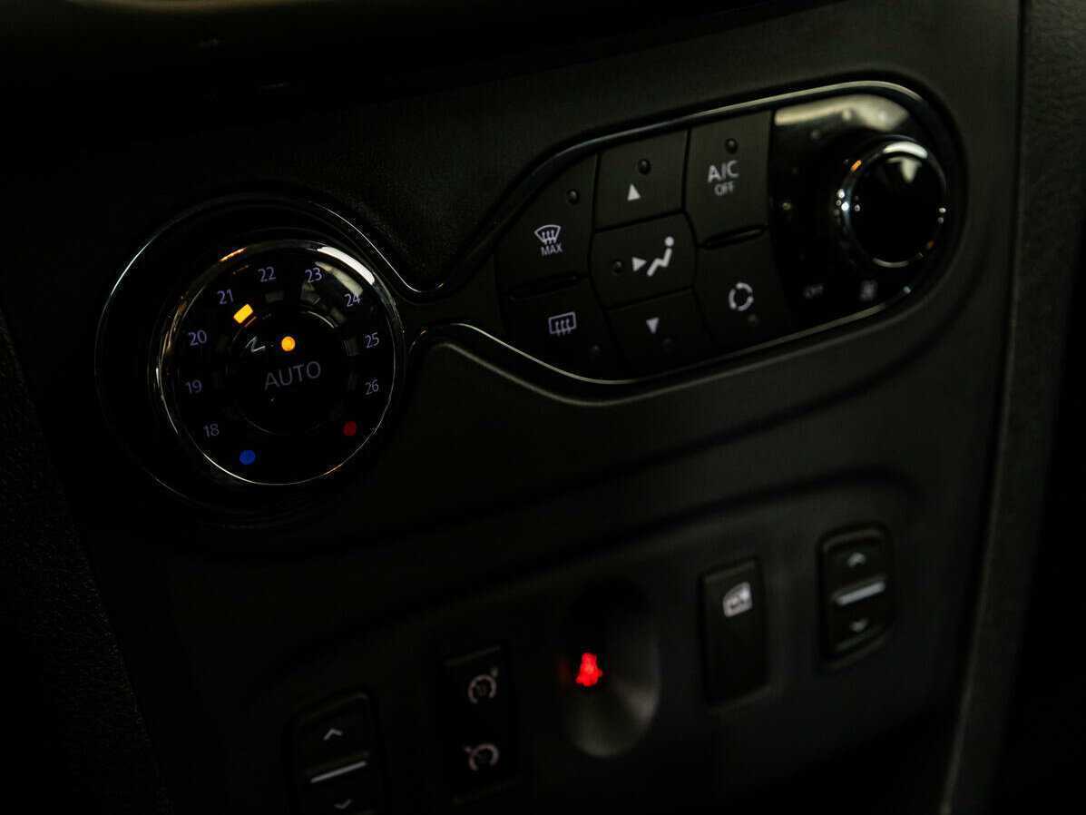 Б/У Рено Сандеро 2017 года. Фото: #12