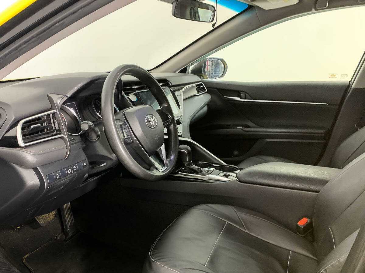 Б/У Тойота Камри 2021 года. Фото: #8