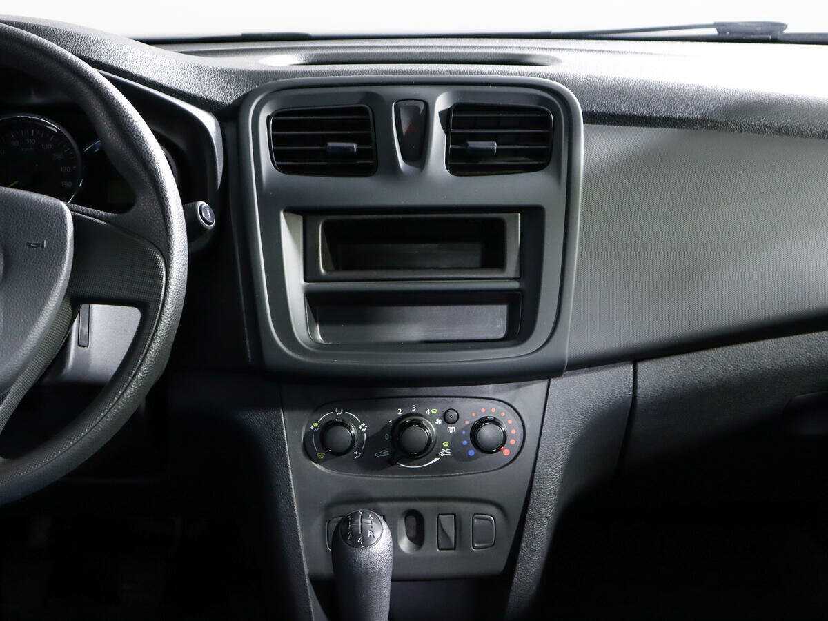 Б/У Рено Логан 2018 года. Фото: #12