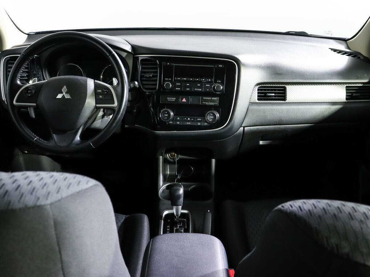 Б/У Митсубиши Оутлэндер 2013 года. Фото: #11