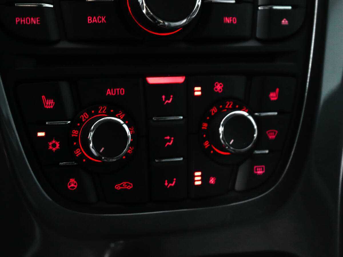 Б/У Опель Астра 2013 года. Фото: #12