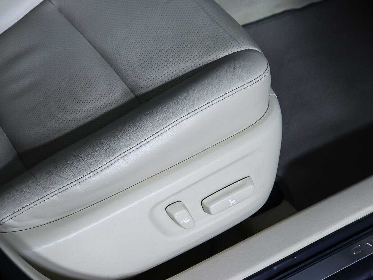 Б/У Тойота Камри 2015 года. Фото: #14