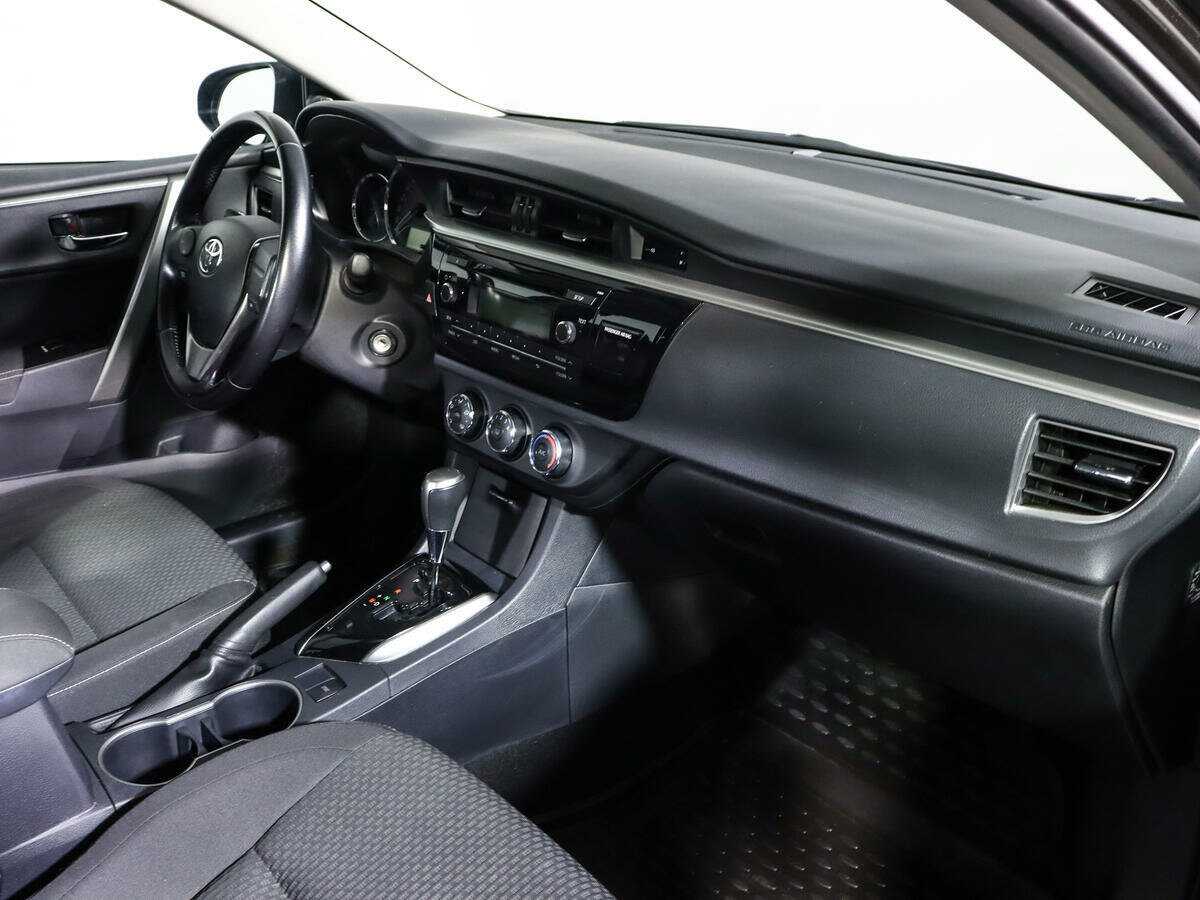 Б/У Тойота Королла 2016 года. Фото: #6