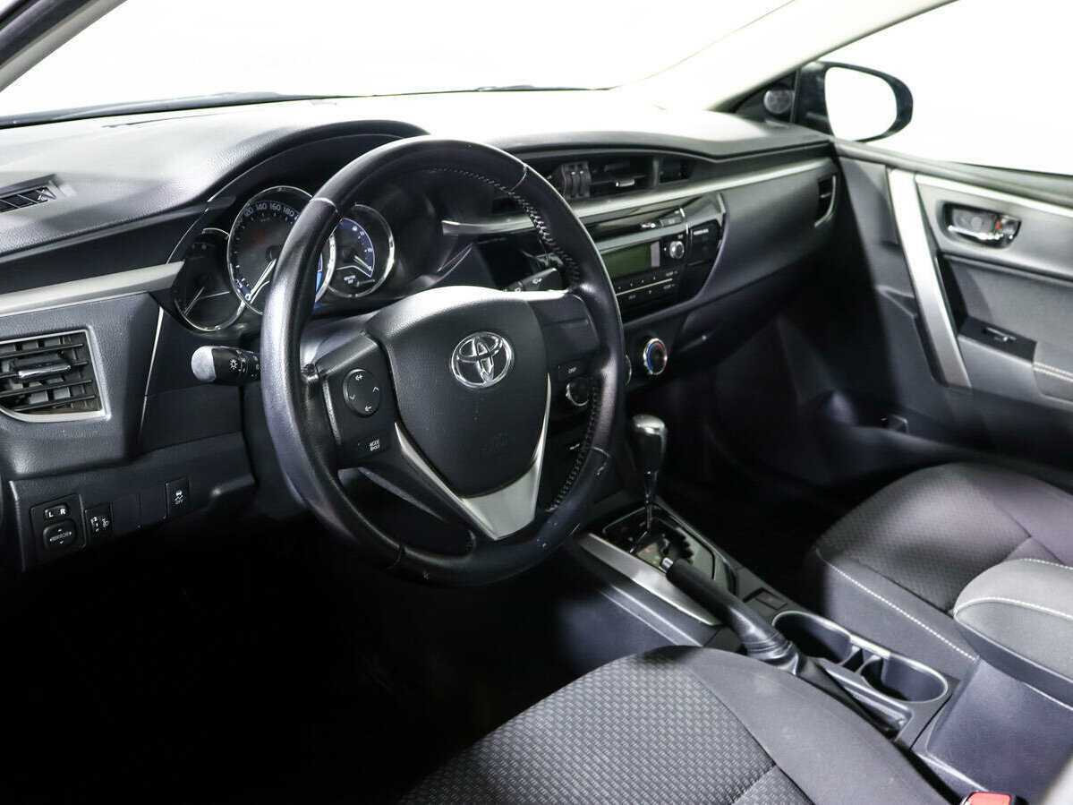 Б/У Тойота Королла 2016 года. Фото: #10