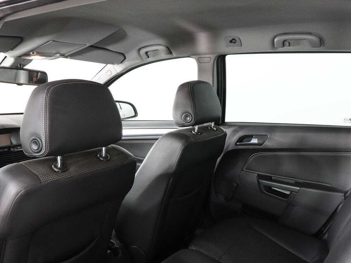 Б/У Опель Астра 2012 года. Фото: #7