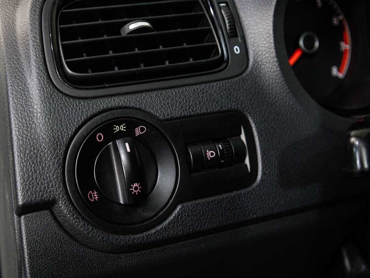 Б/У Фольксваген Поло 2015 года. Фото: #13