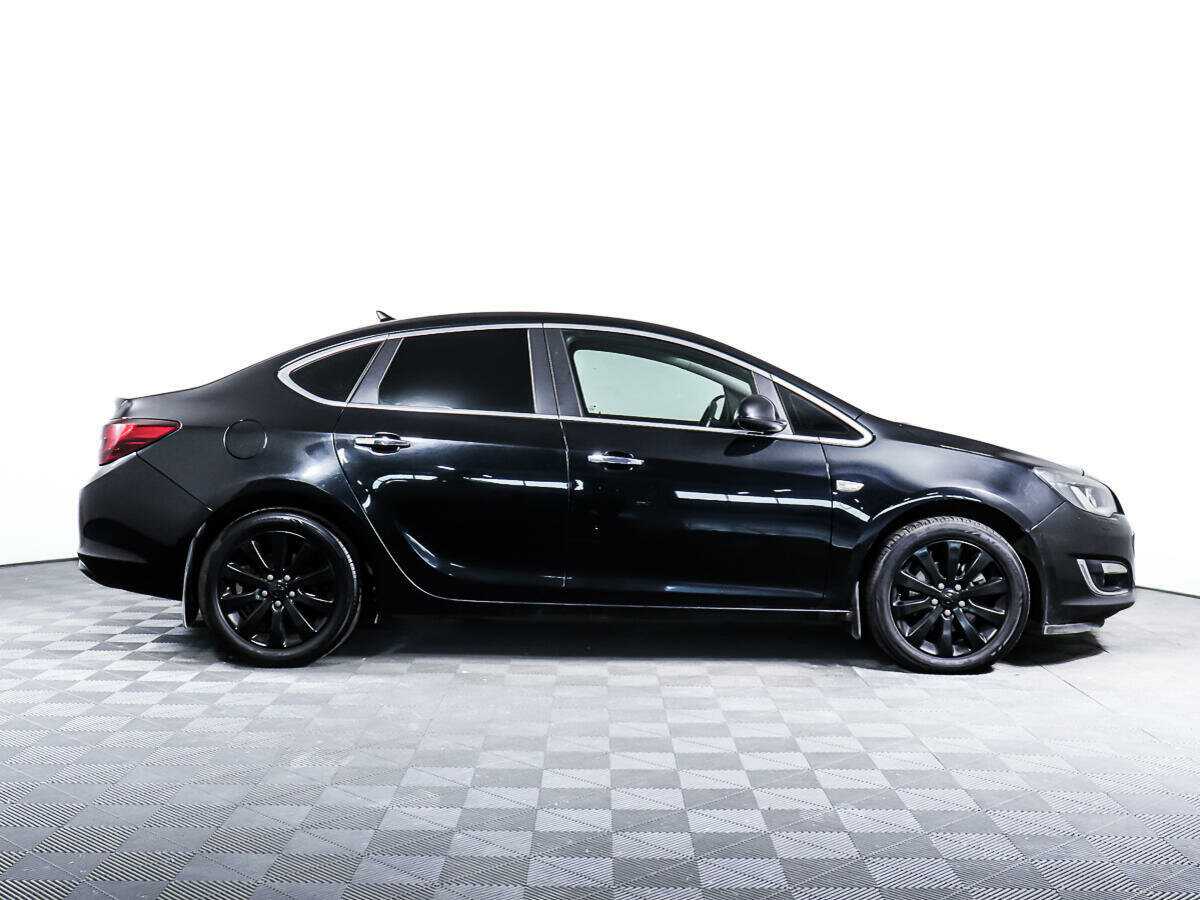 Б/У Опель Астра 2013 года. Фото: #2