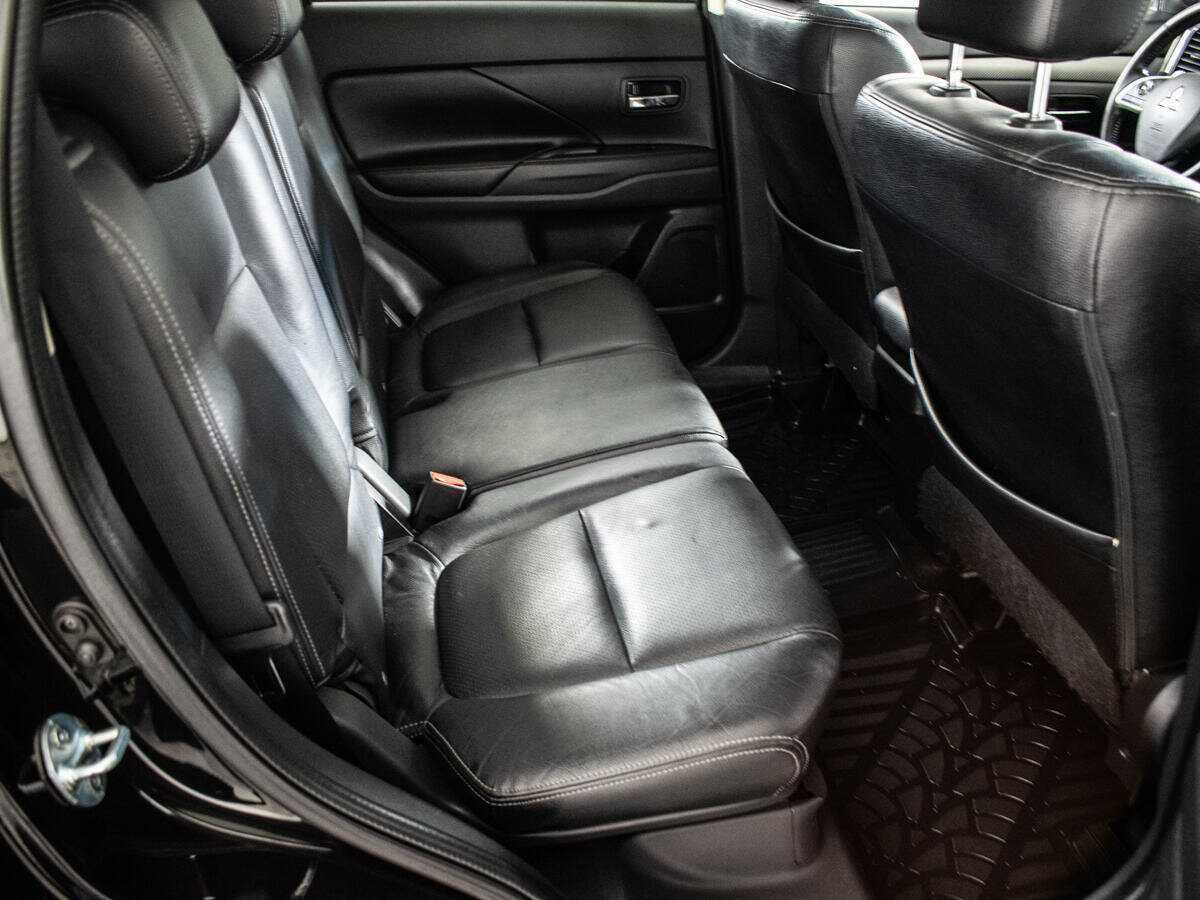 Б/У Митсубиши Оутлэндер 2013 года. Фото: #9