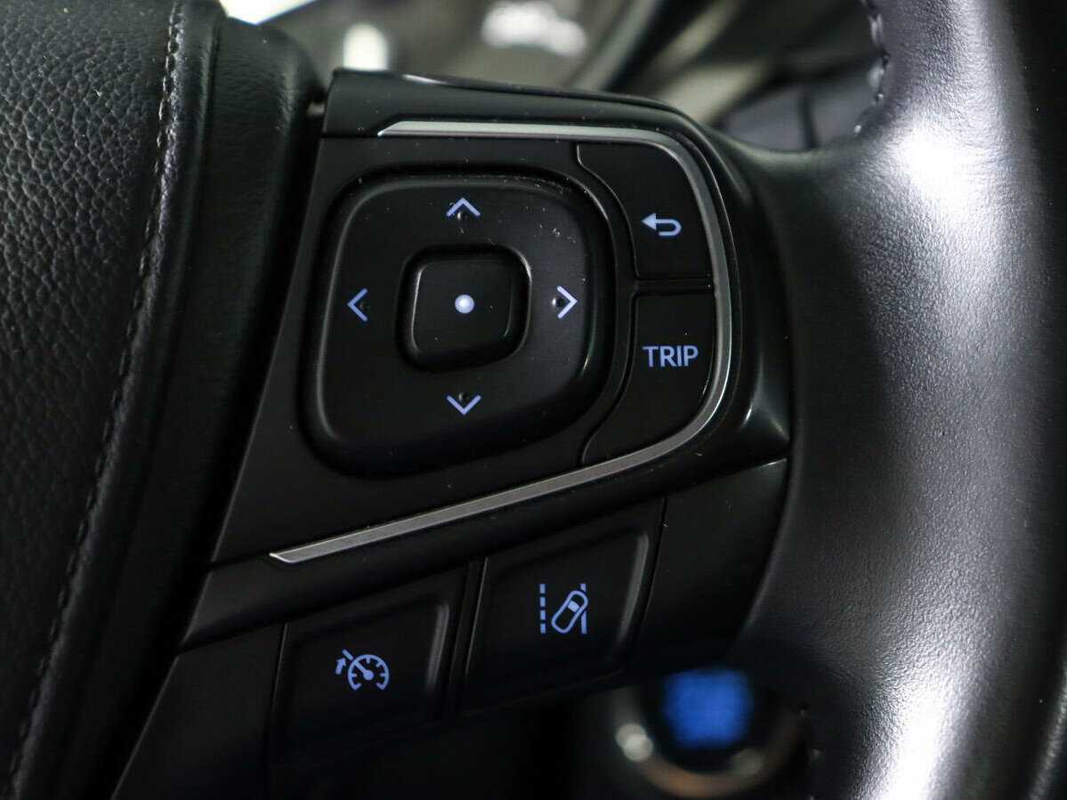 Б/У Тойота Авенсис 2018 года. Фото: #18