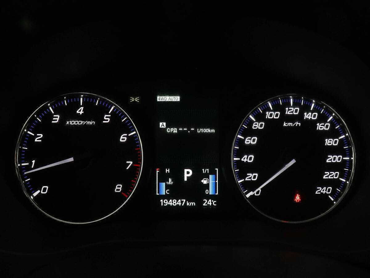 Б/У Митсубиши Оутлэндер 2014 года. Фото: #10