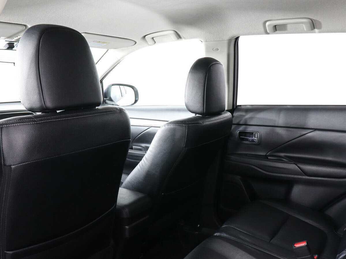 Б/У Митсубиши Оутлэндер 2013 года. Фото: #11