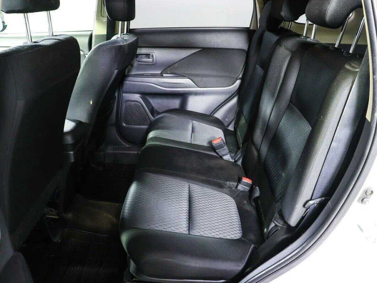 Б/У Митсубиши Оутлэндер 2012 года. Фото: #6