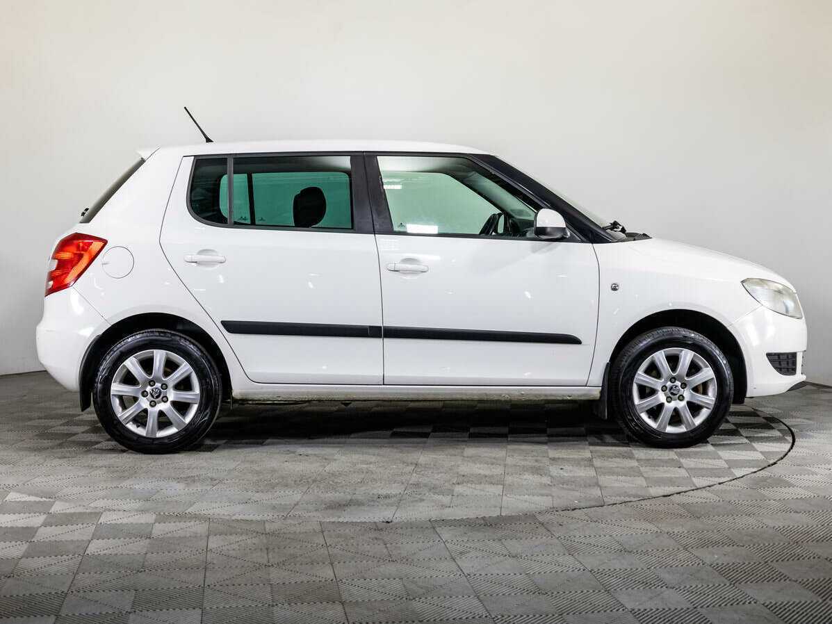 Б/У Шкода Фабия 2014 года. Фото: #3