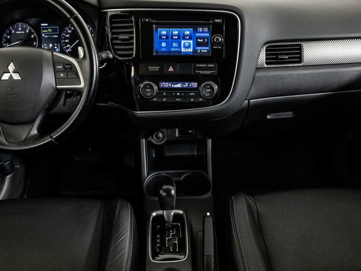 Б/У Митсубиши Оутлэндер 2014 года. Фото: #12