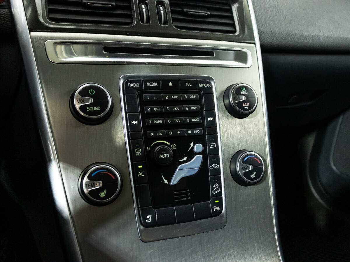 Б/У Вольво ИксЦ60 2012 года. Фото: #16