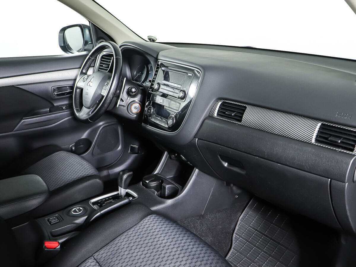 Б/У Митсубиши Оутлэндер 2013 года. Фото: #7