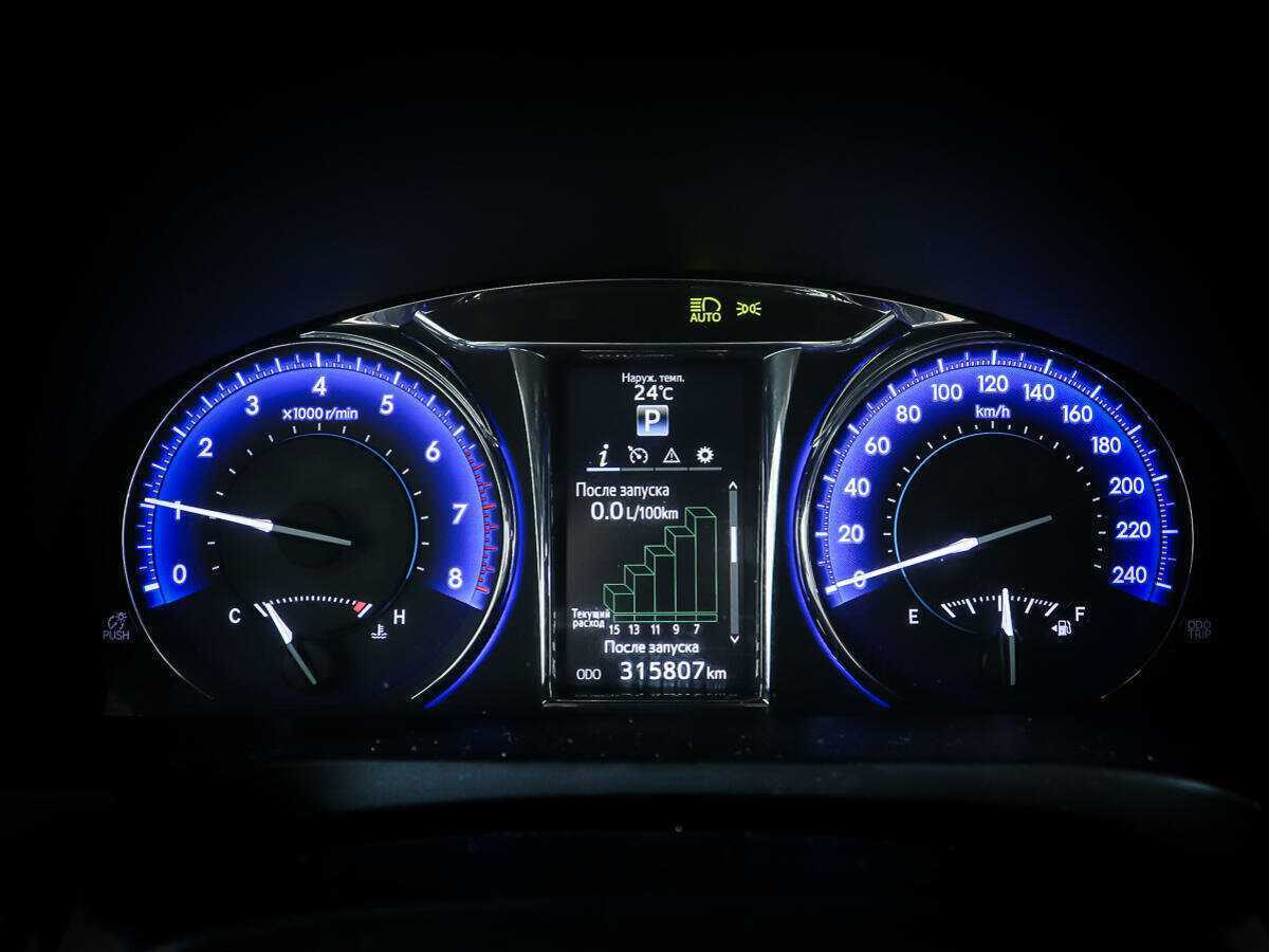 Б/У Тойота Камри 2016 года. Фото: #12