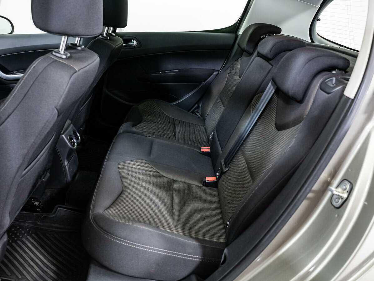 Б/У Пежо 308 2013 года. Фото: #9