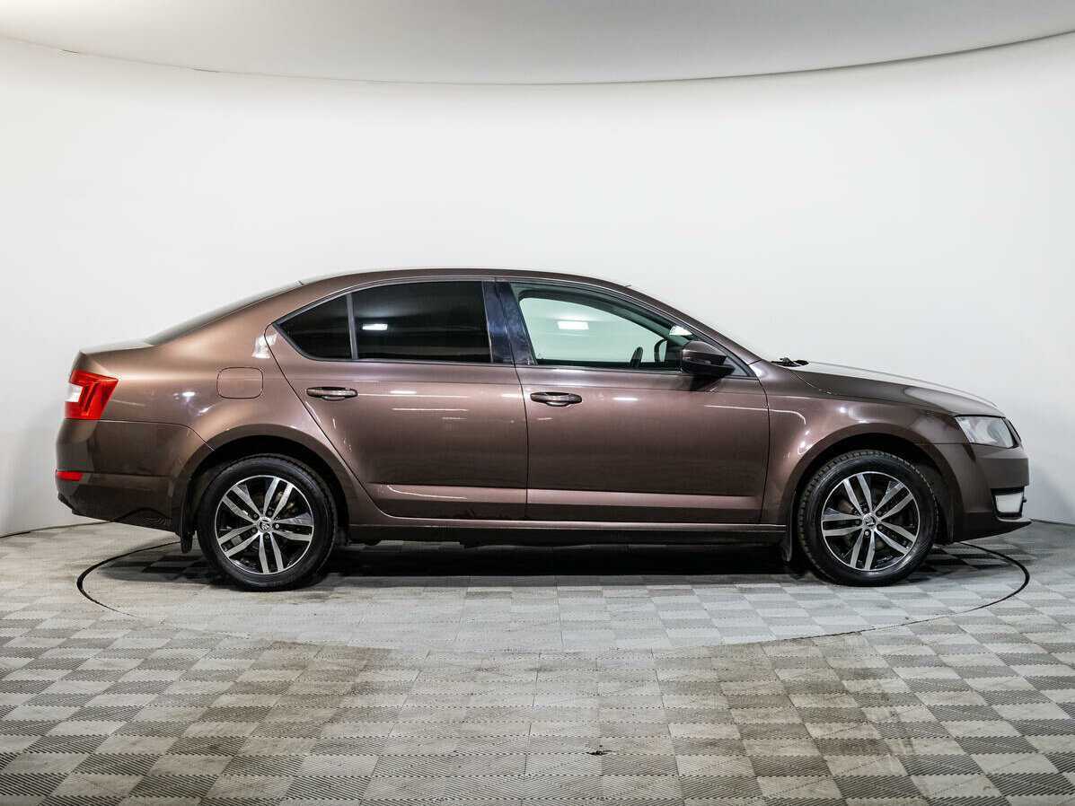 Б/У Шкода Октавия 2014 года. Фото: #2