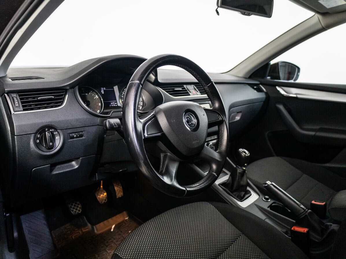 Б/У Шкода Октавия 2014 года. Фото: #9