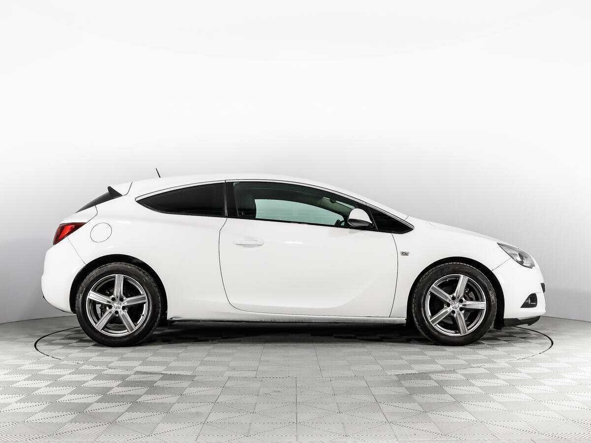 Б/У Опель Астра 2014 года. Фото: #3