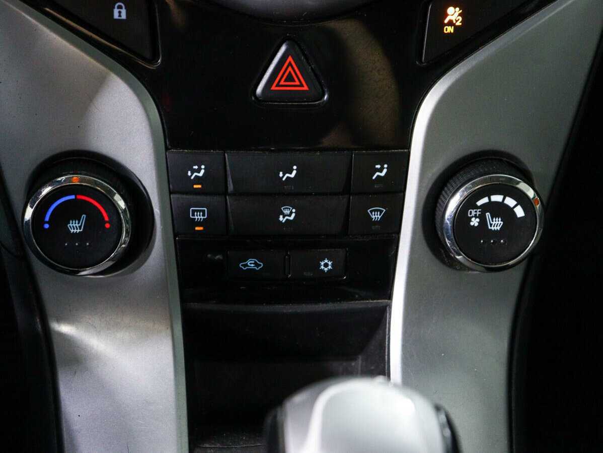 Б/У Шевроле Круз 2012 года. Фото: #14