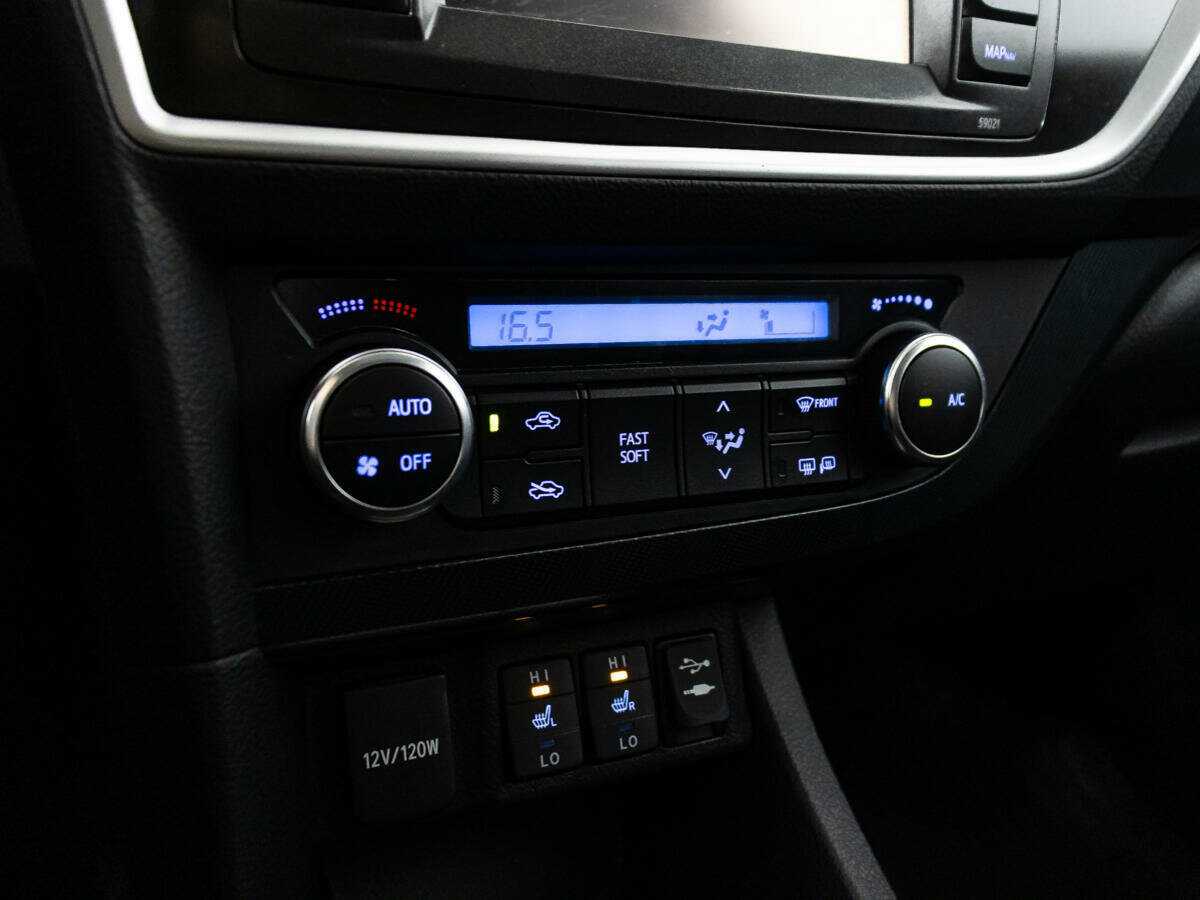 Б/У Тойота Аурис 2013 года. Фото: #15