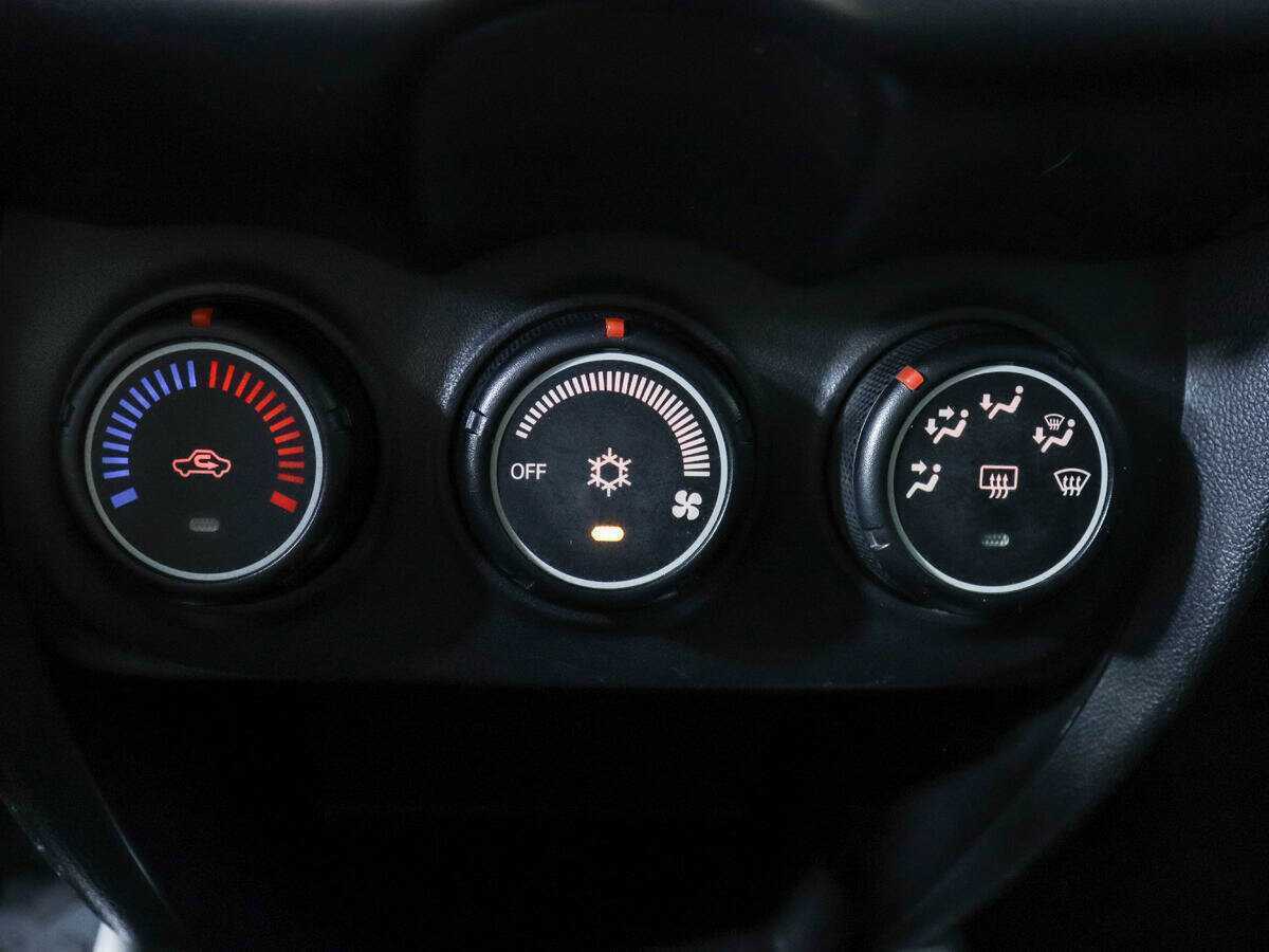 Б/У Митсубиши АС-Икс 2014 года. Фото: #14